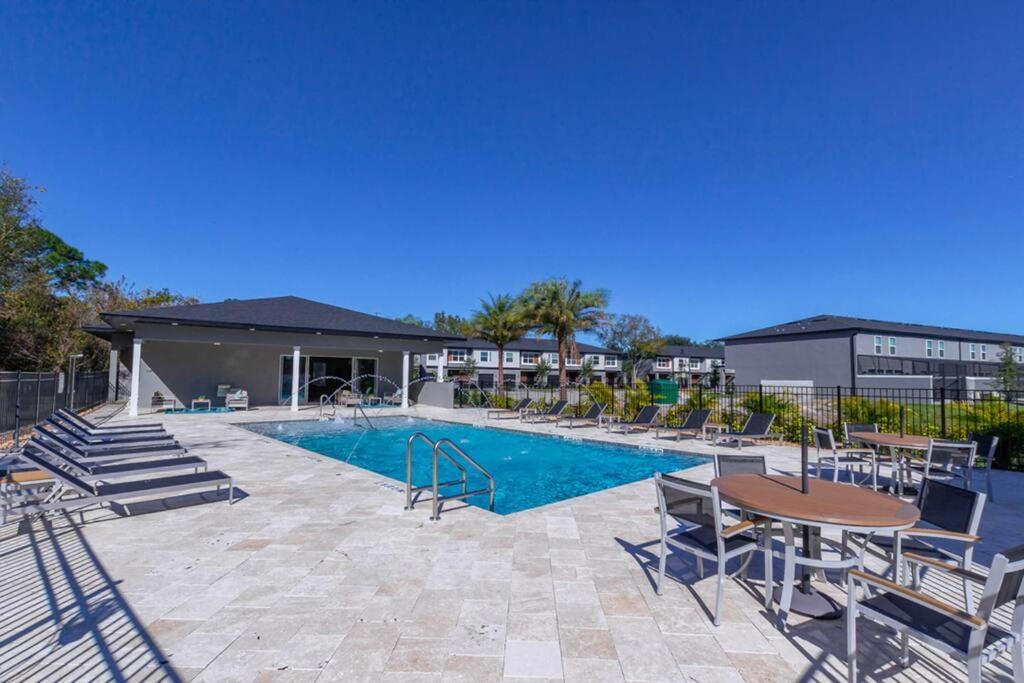 Beautiful Four Bedrooms Townhouse With Splash Pool At Le Reve Resort Кисими Екстериор снимка