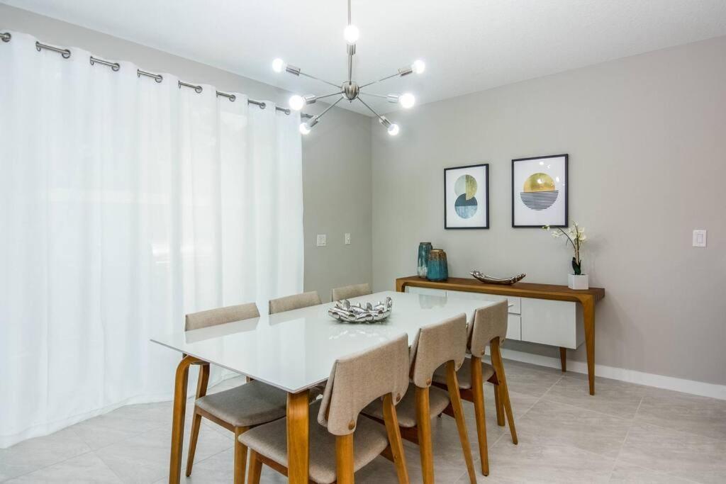 Beautiful Four Bedrooms Townhouse With Splash Pool At Le Reve Resort Кисими Екстериор снимка